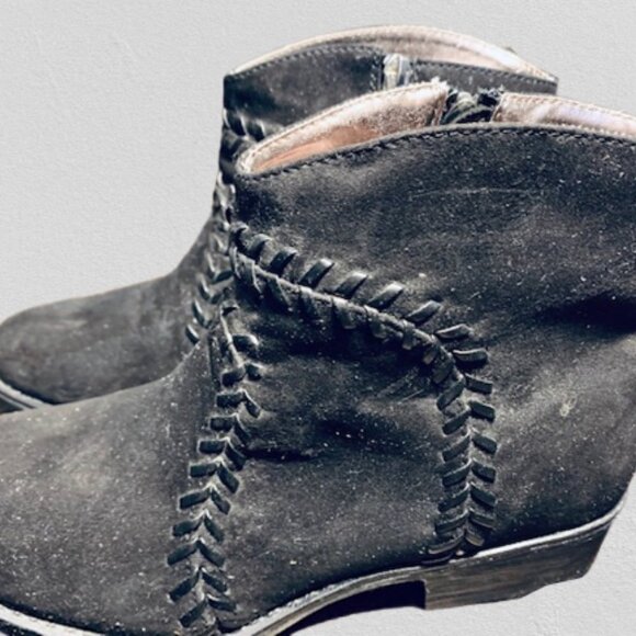 Kenneth Cole Black Suede Booties Ankle Boots Leather Stitching & Tassels Size 4 - Picture 2 of 6